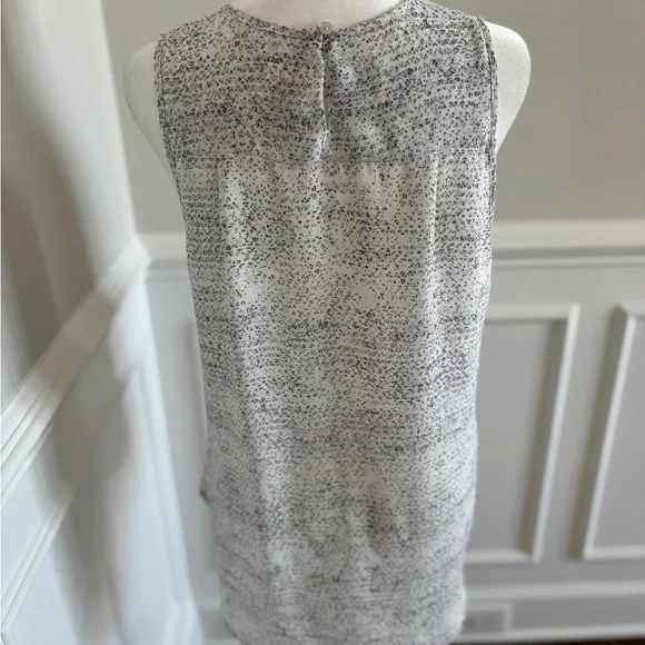 Violet & Claire Speckled Gray and White pattern sleeveless flowy Top - Picture 4 of 12